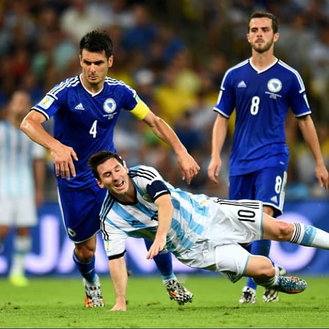 エミル・スパヒッチのインスタグラム：「Great game against #Argentina 💪. I think that it was good game for us. #Bosnia #Bosna #messi」