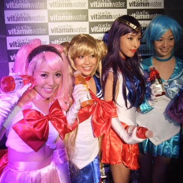 エリカ・セイラさんのインスタグラム写真 - (エリカ・セイラInstagram)「Throw back thursday😄💗Halloween 2011 Sailor moon costumes⭐️#tbt #halloween #costumes #halloweencostume #Sailormoon #Sailormooncostume #sailormooncosplay #cosplay #cosplayers #party #japanesemodels #vitaminwater #halloweenparty #wig #cosplayer #anime #japaneseanime #animecosplay #tokyo #clubbing #shibuya #セーラームーン」6月19日 22時09分 - erica_sarah_