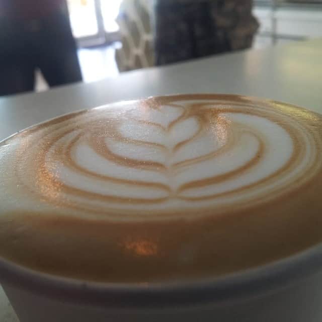 Mielのインスタグラム：「Buenas tardes. #latte」
