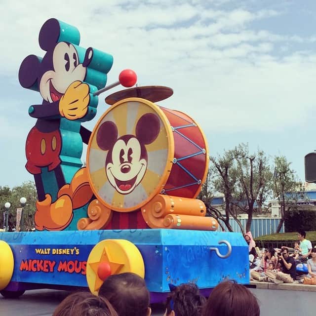 藤本美貴さんのインスタグラム写真 - (藤本美貴Instagram)「ディズニーランド♥︎ #ミッキーマウス#ディズニー#パレード#デート」6月21日 7時58分 - mikittyfujimoto
