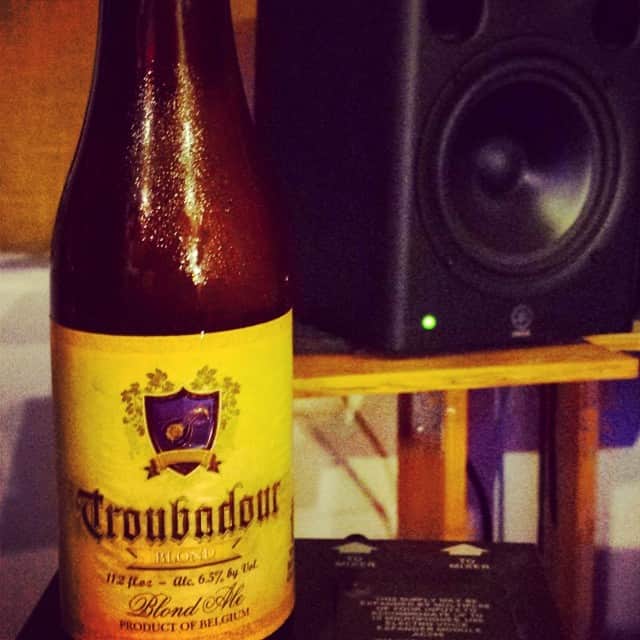 ザ・ステップキッズのインスタグラム：「About to take off for the UK like a #troubadour. Studio and brews before we do.  London show June 26 at Bush Hall, June 27 at Glastonbury Festival.」