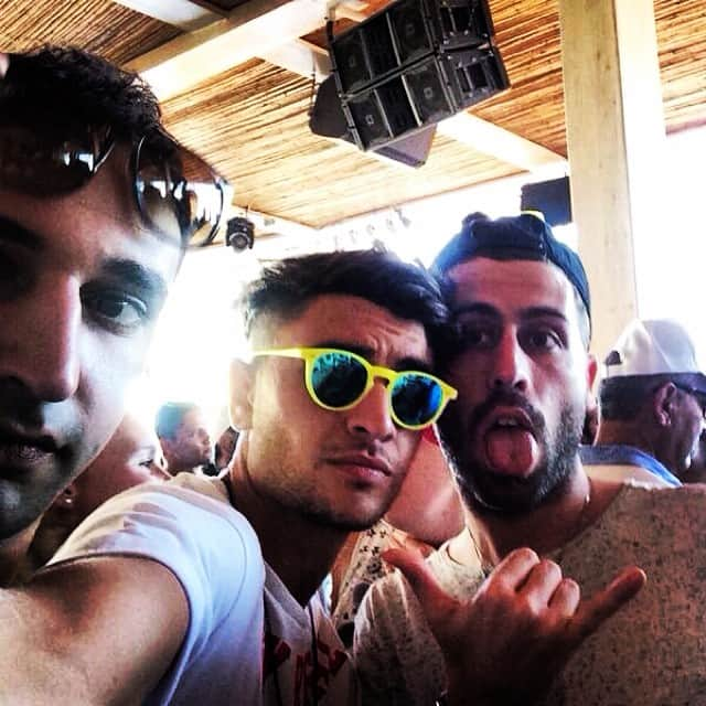 ルカ・アンテイのインスタグラム：「#mykonos #tropicana @marcoducci #grosserisate」