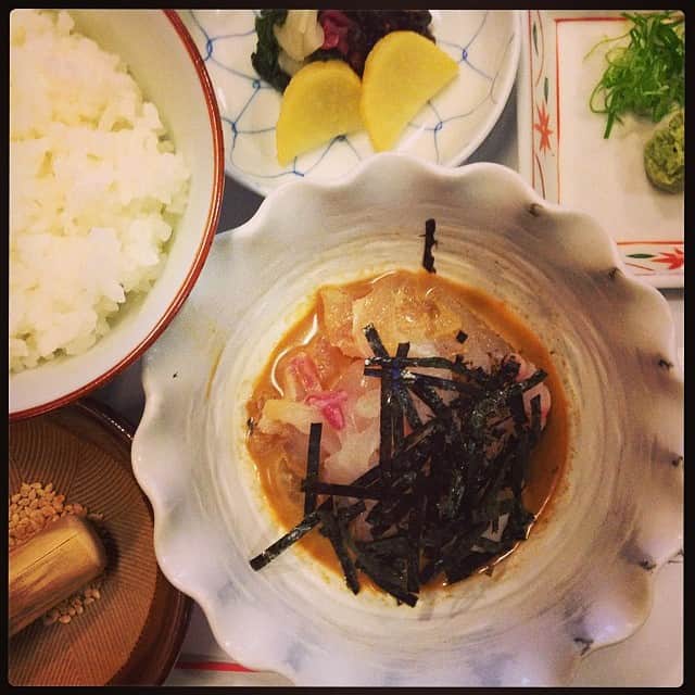 のインスタグラム：「ロケ後のランチは鯛茶漬け。#CLASSY #lunch #鉄板 #お米食べ過ぎちゃう」