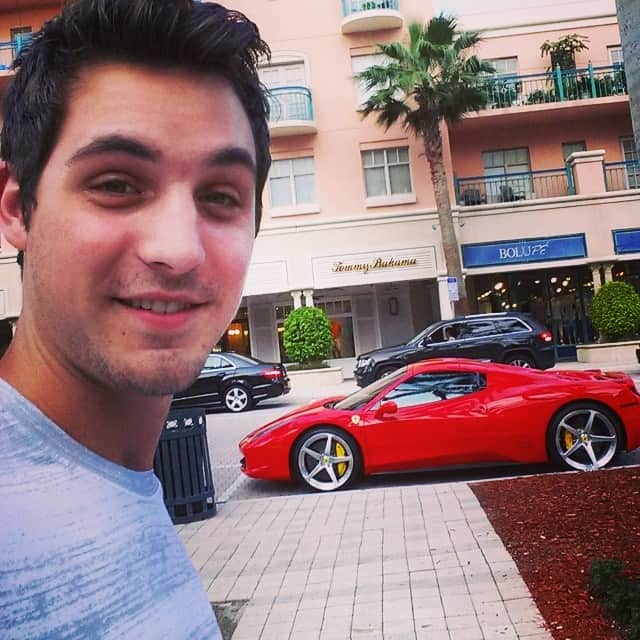 ジョシュア・ファリスのインスタグラム：「I finally got a new car. I was on a budget though. #ferrari #florida #sportscars #sexy」