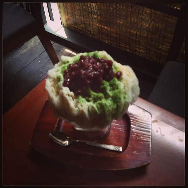志摩有子さんのインスタグラム写真 - (志摩有子Instagram)「デザートがてらのかき氷。たい焼き用の小豆が最高に美味♡ #かき氷 #宇治金時ミルク #たい焼き #sweet」7月24日 13時03分 - ariko418