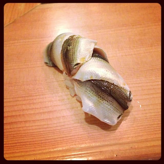 のインスタグラム：「新子の季節。#鮨 #summer #旬」