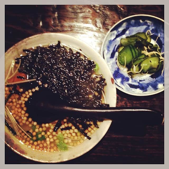 志摩有子さんのインスタグラム写真 - (志摩有子Instagram)「締めはさっぱり梅茶漬け。疲れた体にクエン酸摂取。古漬けの胡瓜がまた嬉しい。」7月26日 22時20分 - ariko418