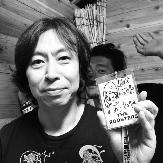 奈良美智のインスタグラム：「ルースターズ、井上さんと背後霊。」