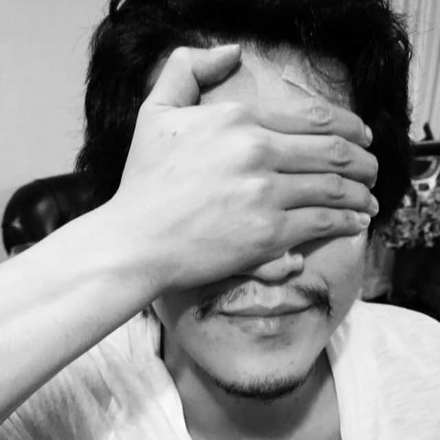 山田優さんのインスタグラム写真 - (山田優Instagram)「妻のインスタを借りて 小栗旬です。  俺はInstagramもtwitterも やってませんから。 よろしく。  こんな場所から ごめんなさい。  妻から聞いて ちょっと嫌だったので。」7月13日 0時08分 - yu_yamada_