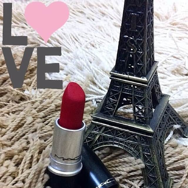 ベティ・オウティエさんのインスタグラム写真 - (ベティ・オウティエInstagram)「#eiffeltower #love #Paris #RubyWoo #Mac」7月16日 3時54分 - leblogdebetty