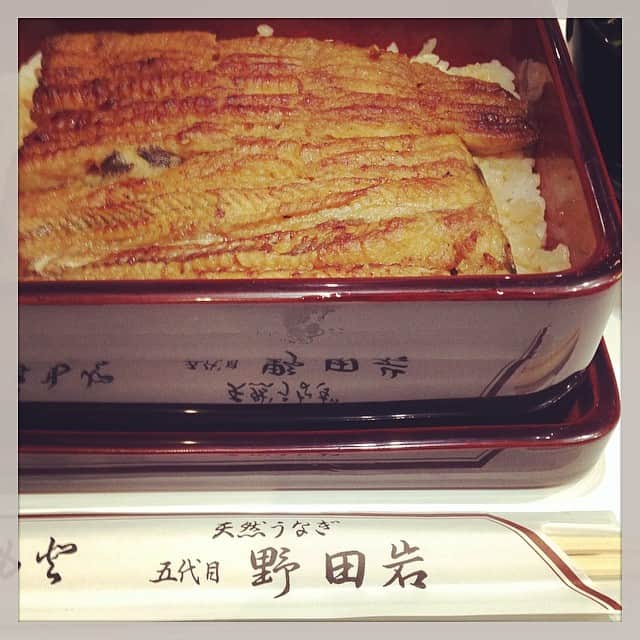 のインスタグラム：「撮影後のランチは鰻💓 スタジオなかも夏です。#classy #cover #lunch」