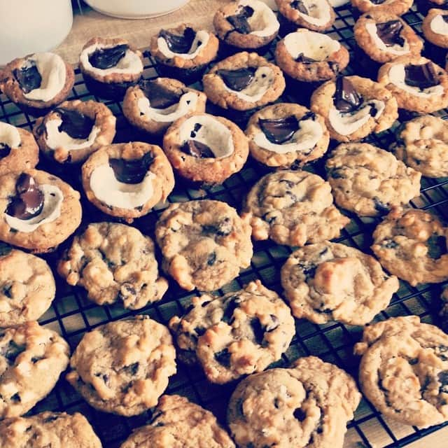 ジョシュア・ファリスさんのインスタグラム写真 - (ジョシュア・ファリスInstagram)「This is what I came home to today. Thanks mom!!! 💙 #s'morecookies #nondairy #yum」7月17日 8時08分 - joshdfarris