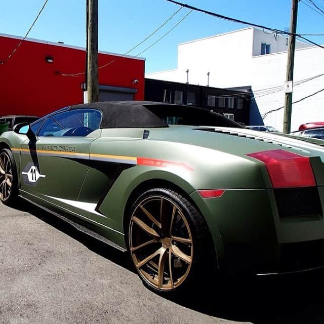 CarsWithoutLimitsさんのインスタグラム写真 - (CarsWithoutLimitsInstagram)「Follow @metrorestyling @elitewrappers @kingsofvinyl |  Matte Green Corsa #Gallardo - 📷 @vancitypetrol | Check Out @metrorestyling For Your Wrap Material」7月18日 8時06分 - carswithoutlimits