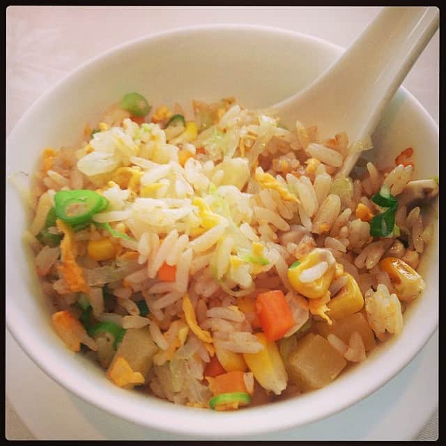 のインスタグラム：「〆にもトウモロコシ炒飯。はっ💦パイナップルも入ってる！ #lunch #飲茶」