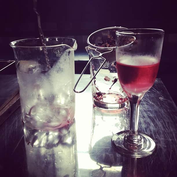 のインスタグラム：「Herb rose water  ローズは基本的に苦手だけど、この水出しローズティは驚くほど魅惑に満ちた飲みものでした。 teteria」