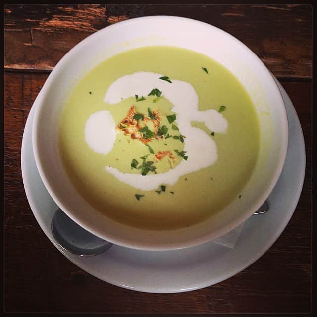 志摩有子さんのインスタグラム写真 - (志摩有子Instagram)「撮影早めに終わったのでブランチ♪グリーンピースの冷製スープ沁みる。#brunch #soup」7月23日 11時08分 - ariko418