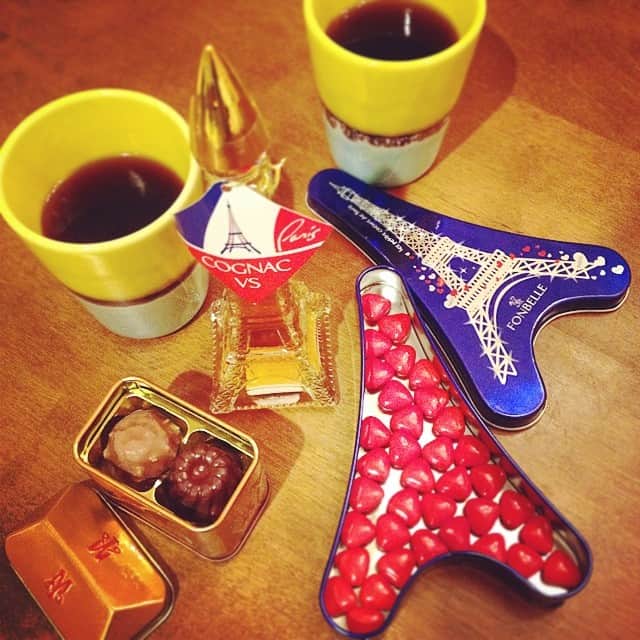 SAYUKIさんのインスタグラム写真 - (SAYUKIInstagram)「VOCE ORGANIC BLEND と一緒にお土産チョコレート食べる。トレビアン( ´ ▽ ` )ﾉ ありがとう@nishikata_saian #paris #gift #chocolate #chocolats #maxims #fonbelle #voceorganicblend #coffee」7月23日 23時45分 - sayukisvoice