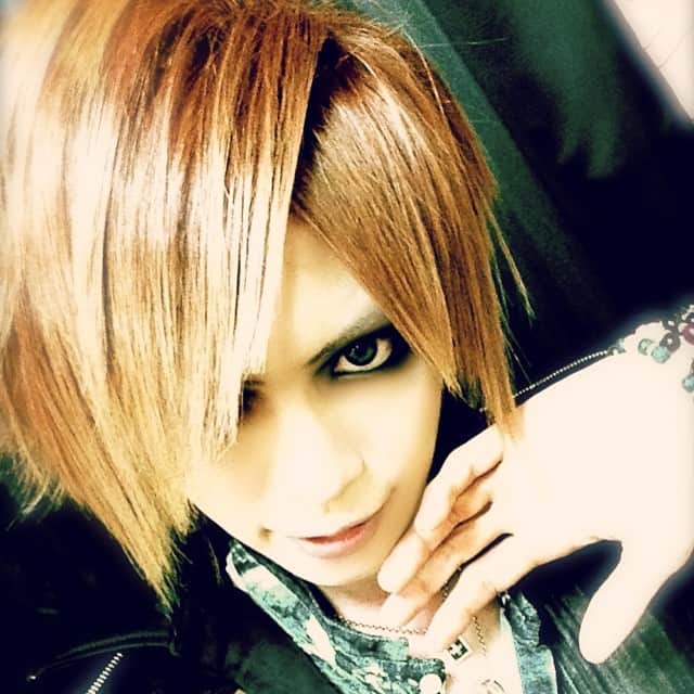剣 のインスタグラム：「2014年5/27 福岡DRUM Be-1 未公開写真です。」