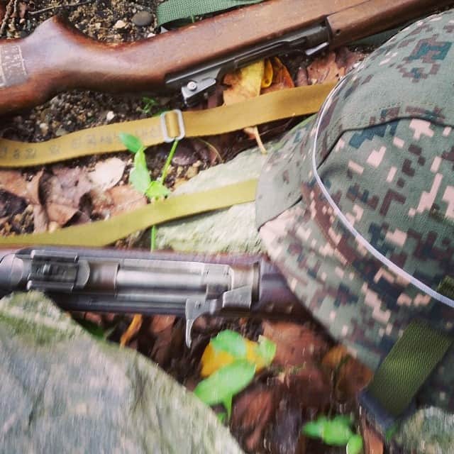 キム・ジェウクのインスタグラム：「Damn! army reserve training.. #ancientrifle #1956inUS #workout」