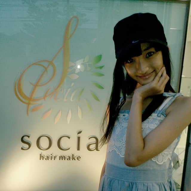 沖本里緒さんのインスタグラム写真 - (沖本里緒Instagram)「髪ぉ切りましたぁ( v^-゜)♪」8月19日 18時55分 - naturario