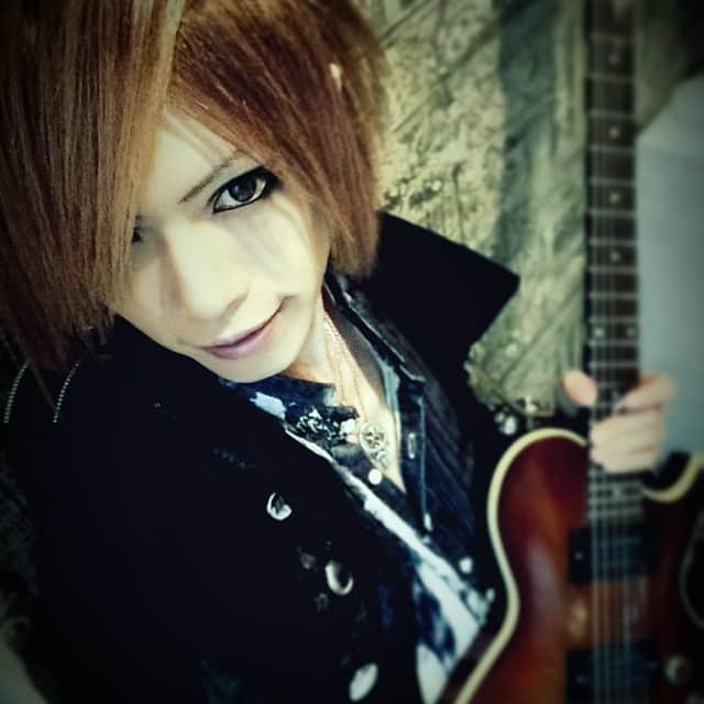 剣 のインスタグラム：「未公開写真第３弾。 2014/4/20撮影。  おはようございます。寝てたんやけど起きてしまいました。(＠3＠)」