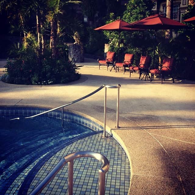 加治ひとみさんのインスタグラム写真 - (加治ひとみInstagram)「#poolside#enjoy#summer#friends」7月30日 19時33分 - kaji_26