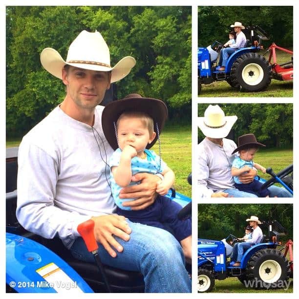 マイク・ヴォーゲルさんのインスタグラム写真 - (マイク・ヴォーゲルInstagram)「Little man and I working hard on the tractor yesterday! #RedneckInTraining」8月2日 8時57分 - realmikevogel
