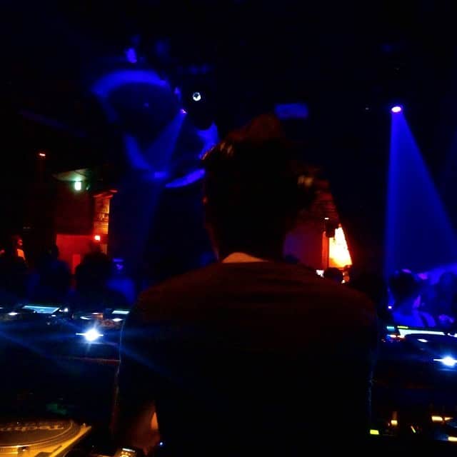 SU STAFFのインスタグラム：「ROCK IN JAPAN FES. から東京に戻り、ただいま渋谷VISIONにてDJ中っ 久々登場ususでございます！テクノーっ」