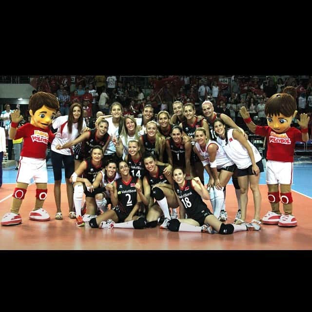 VakıfBank SKさんのインスタグラム写真 - (VakıfBank SKInstagram)「2 Maçı da galibiyetle tamamlayan A Milli Takımımızı tebrik ederiz.. #FileninSultanları」8月3日 3時48分 - vakifbank1986