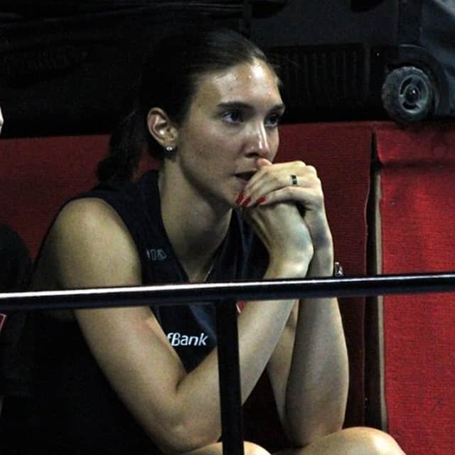 VakıfBank SKさんのインスタグラム写真 - (VakıfBank SKInstagram)「Sakatlığı nedeniyle milli takım formasından uzak kalan oyuncumuz Naz Aydemir Akyol, çekişmeli geçen Türkiye-Sırbistan karşılaşmasında heyecanla izleyenler arasında. #NazAydemirAkyol #Türkiye」8月10日 3時48分 - vakifbank1986