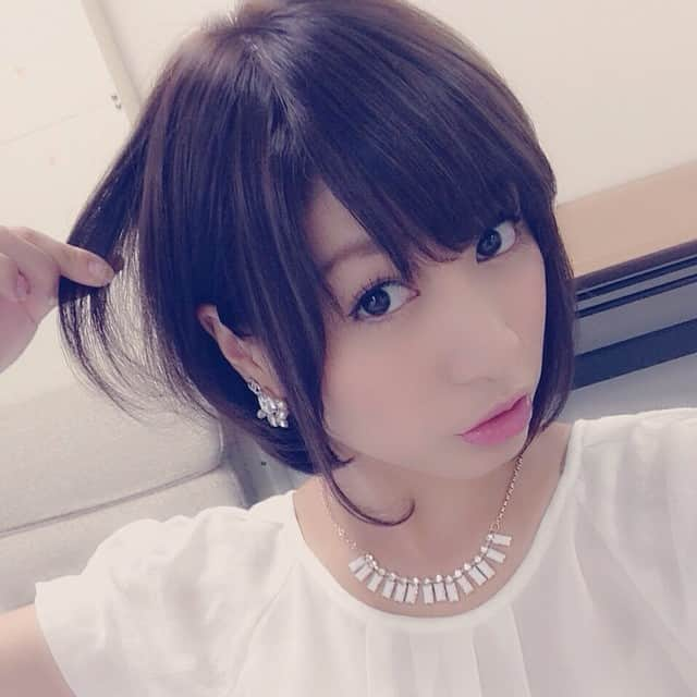 大島麻衣さんのインスタグラム写真 - (大島麻衣Instagram)「#new #hair #color を細江さんと井崎先生に褒められたぞぉ♡やったʕु•̫͡•ʔु ✧ #みんなのkeiba #cx #井崎脩五郎 #細江純子」8月10日 14時13分 - maioshima911