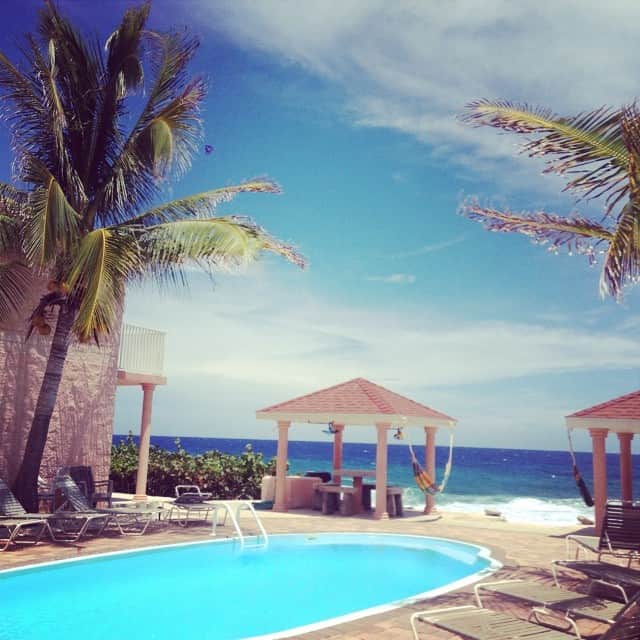 倉地美晴さんのインスタグラム写真 - (倉地美晴Instagram)「唯一のWifiエリア。部屋にないから不便！でも優雅！ #worldtrip #world #beautiful #caymanisland #caymanbrac」8月11日 8時46分 - miharu_kurachi