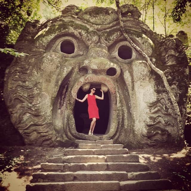 川原亜矢子のインスタグラム：「Park of Monsters in Bomanzo, Italy Parco dei Monstri  イタリアの怪物公園 #italy  #bomanzo #trip #monster #park #scripture #怪物 #イタリア #旅 #川原亜矢子 #不思議 ＃彫刻」