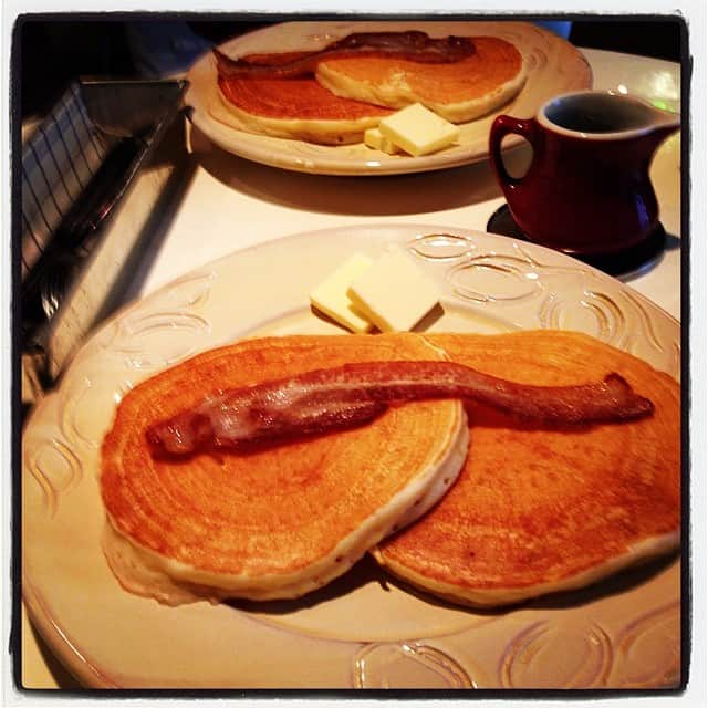 志摩有子さんのインスタグラム写真 - (志摩有子Instagram)「やっと来れた！やっぱりAPOCのパンケーキがいちばん好き♥️ #break #pancake #おやつ」8月14日 16時36分 - ariko418