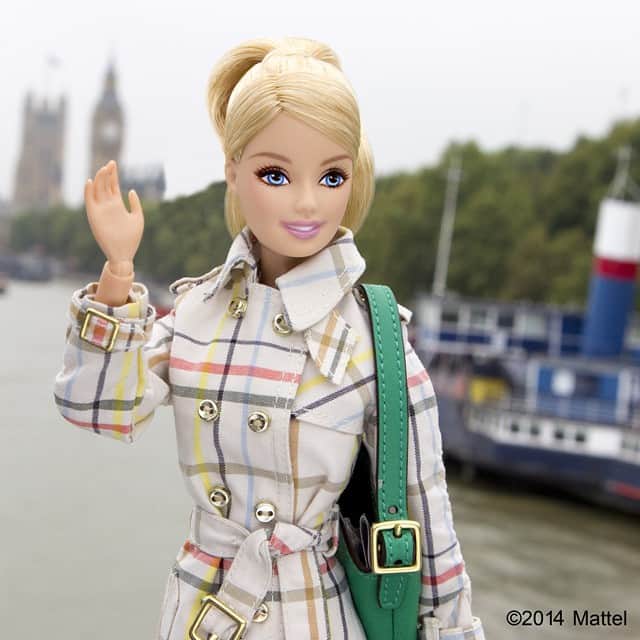 バービーさんのインスタグラム写真 - (バービーInstagram)「Cheerio, London! Spent this gorgeous day enjoying the city. 🕥 #lfw #barbie #barbiestyle」9月13日 4時09分 - barbiestyle