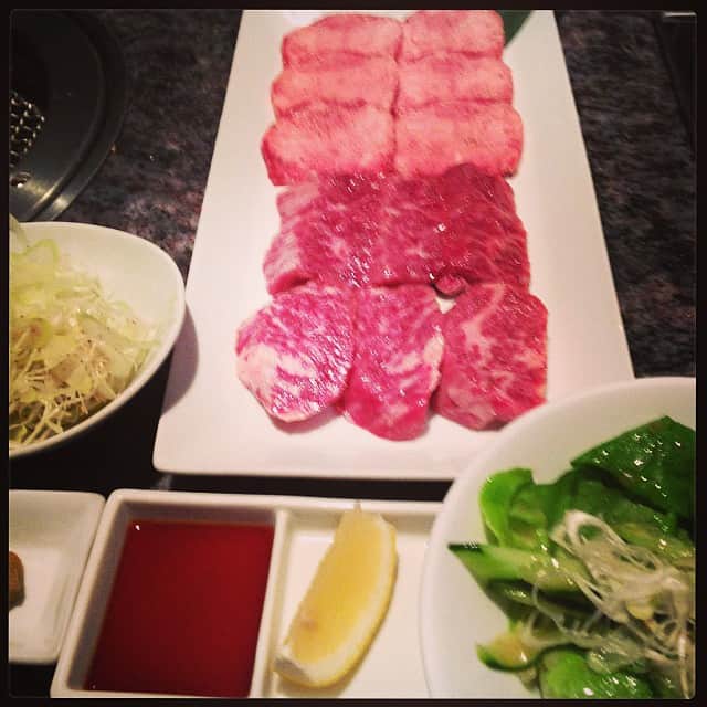 のインスタグラム：「焼肉は塩が好きです。タン、ハラミ、サガリの豪華競演♡今宵はペントハウスだぜ。 #晩ごはん #焼肉 #チャンピオンPH」