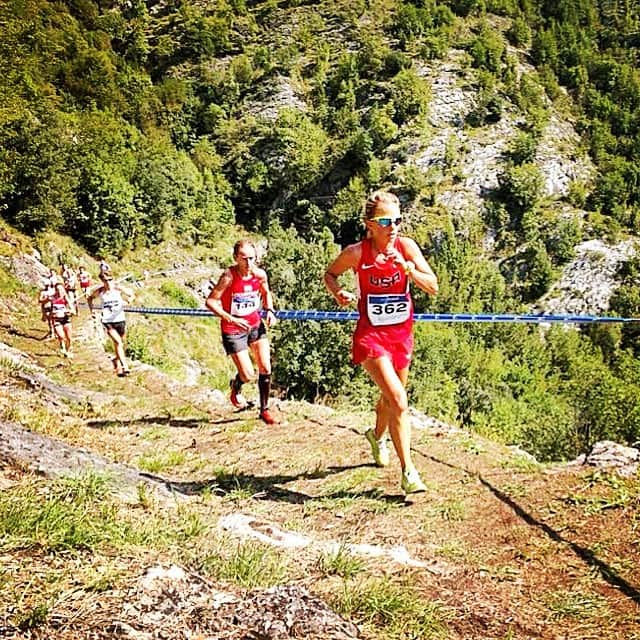 Montrailのインスタグラム：「Grinding it out for......3rd women's team! So happy to share the podium tonight with @mdeaks33 @alliemc3 and @j_masciana! Good things happen to those who run mountains in Italy! Thanks for the pic @richardbolt 💜@meganlizotte #findyourtrail #usmrt #usatf #wmrc #wmrc2014 #mountainrunning #trailrunning」