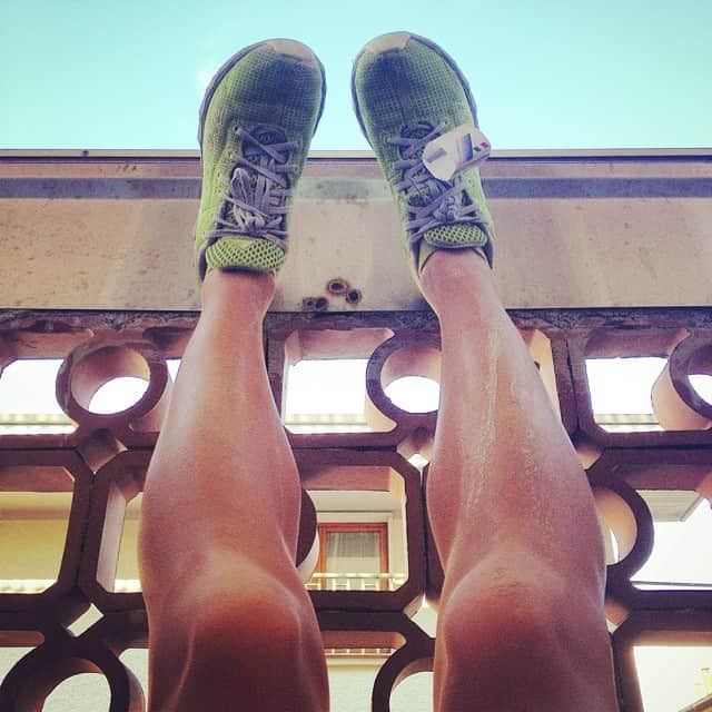 Montrailのインスタグラム：「Throwin' the legs up--recovery time! But who are we kidding...still gonna be sore! 💜@meganlizotte  #roguefly #findyourtrail #usmrt #usatf #wmrc #wmrc2014 #mountainrunning @trailrunning」