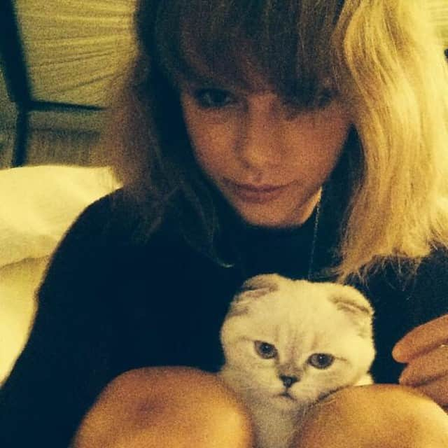 オリビア・ベンソン（テイラースウィフト）のインスタグラム：「VMA faces with @taylorswift」