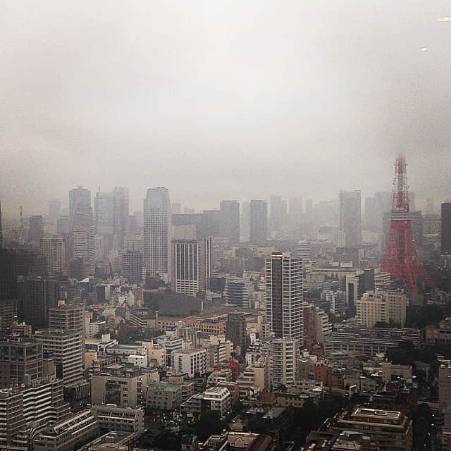 井上ジョーのインスタグラム：「Tokyo, cloudy as always. #goodmorning #tokyo」