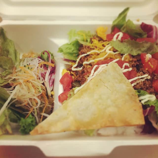 のインスタグラム：「お昼ご飯タコライスで盛り上がるメンバーたち（＾ω＾） @めぃ #tgsjp」
