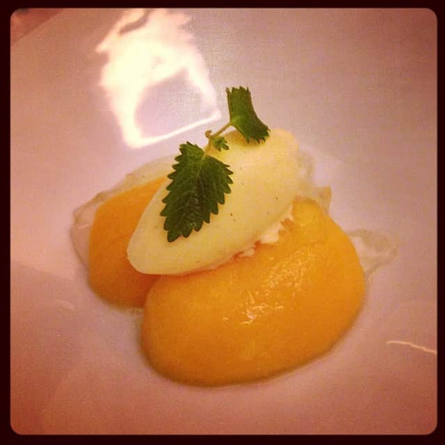 志摩有子さんのインスタグラム写真 - (志摩有子Instagram)「デザートは黄桃のゼリー寄せ。桃の季節ももう終わり。寂しい😭😭 #dessert #peach」8月30日 22時17分 - ariko418