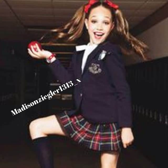 マディー・ジーグラーさんのインスタグラム写真 - (マディー・ジーグラーInstagram)「Back to school pic of @madisonziegler1313  Love this pic ✏📕 #maddie #madison #maddieziegler #madisonziegler #maddienicoleziegler #madisonnicoleziegler #love #loveher #like #dance #dancer #dancing #instadance #instadancer #danemom #dancemoms #dancemoms1 #dancemoms2 #dancemoms3 #follow4follow #like4like #spam4spam #pretty #beautiful」8月31日 1時04分 - madisonziegler1313_x