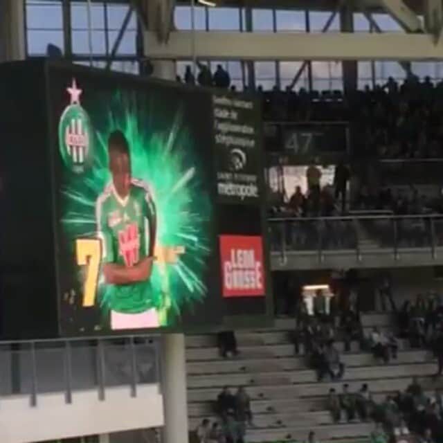 マックス・グラデルのインスタグラム：「Asse#public#deouf」
