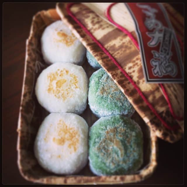 志摩有子さんのインスタグラム写真 - (志摩有子Instagram)「隅田川沿いにあるスタジオの帰り道、入谷に寄って、こごめ大福をお土産に♡ #お土産 #名物 #sweets #大福」9月5日 14時49分 - ariko418
