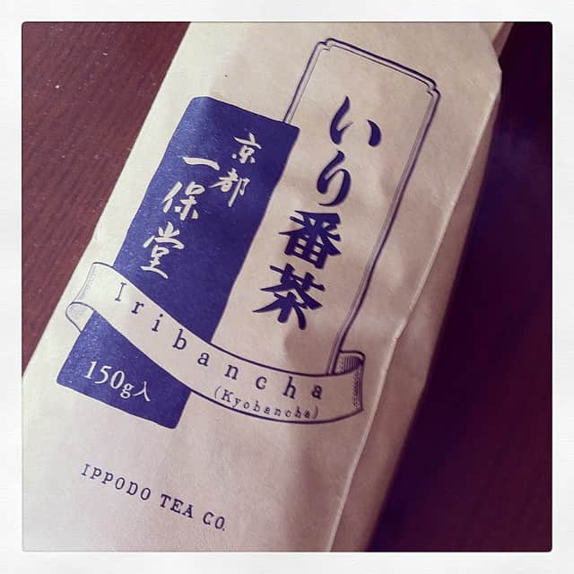 志摩有子さんのインスタグラム写真 - (志摩有子Instagram)「大福のお供はこれ。焦げてるかと思うほど深く焙じたお番茶。母から受け継いだ味。#break #tea #京都」9月5日 16時40分 - ariko418
