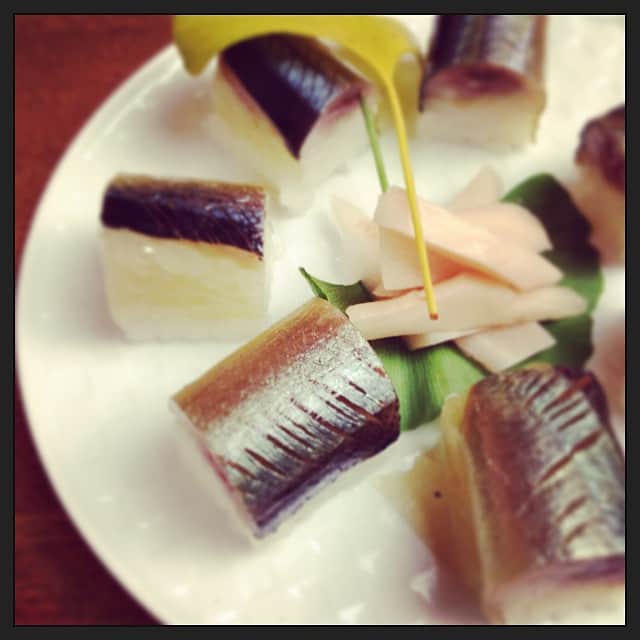 志摩有子さんのインスタグラム写真 - (志摩有子Instagram)「秋刀魚のバッテラ。秋です🍁 #晩ごはん #蕎麦」9月6日 20時24分 - ariko418