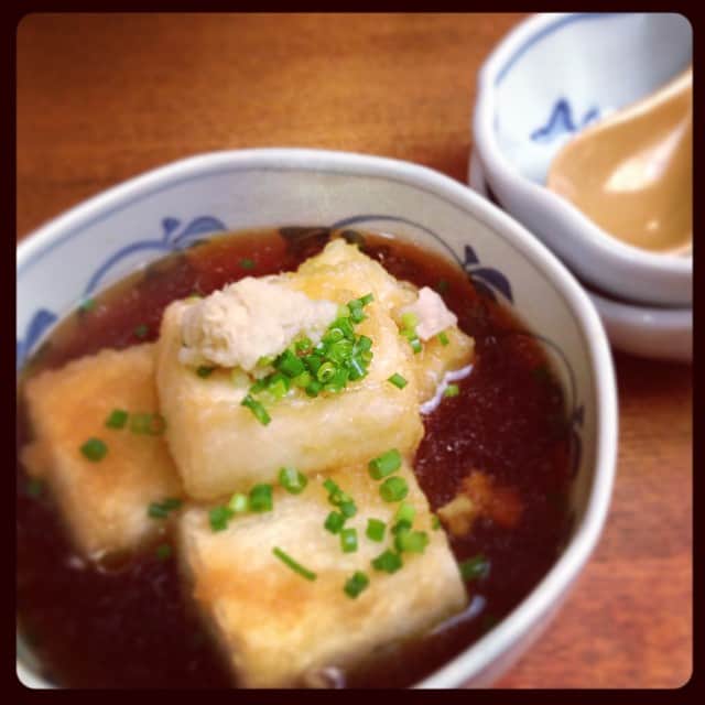 志摩有子さんのインスタグラム写真 - (志摩有子Instagram)「必ず注文する揚げ出し豆腐。 これ、絶品です。 #晩ごはん #蕎麦  #お蕎麦やさんのおつまみはどうしてこんなに美味しいんだろう」9月6日 20時22分 - ariko418