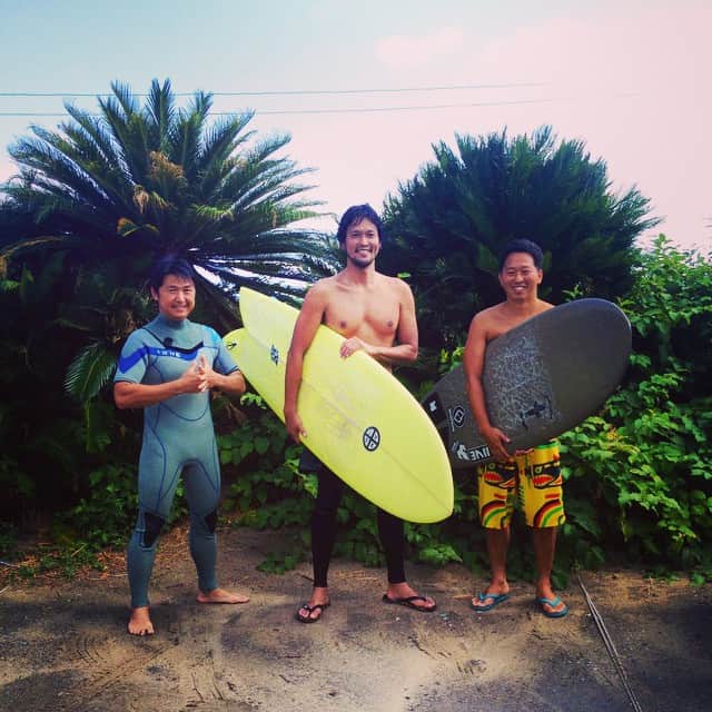 三浦理志さんのインスタグラム写真 - (三浦理志Instagram)「10代の頃からの友達。最高だ！ #surf #surftrip #surfing #surfboards #friends #fun #サーフィン #サーフ #友達 #最高」9月11日 16時10分 - mar4m