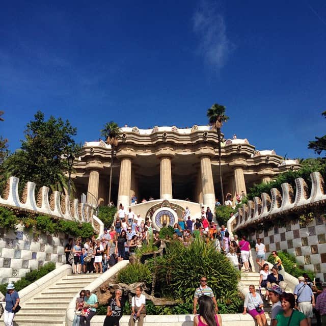 西村哲也のインスタグラム：「Park Guell 🐸was great👍 #フリーメイソン発見」